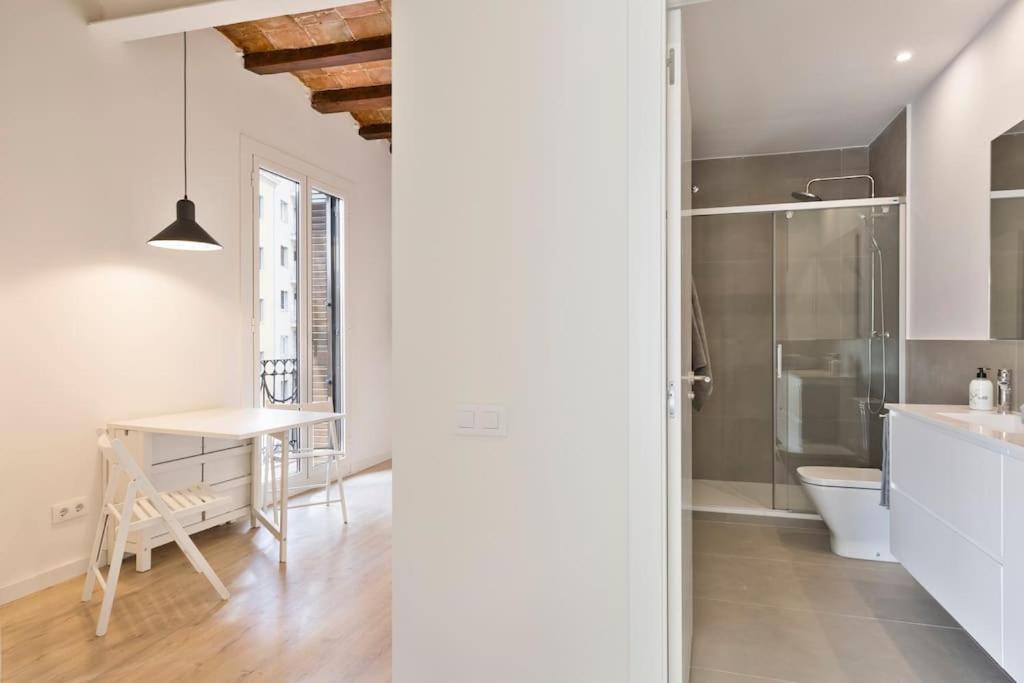 Apartament Modern And Bright Well Located In Gracia